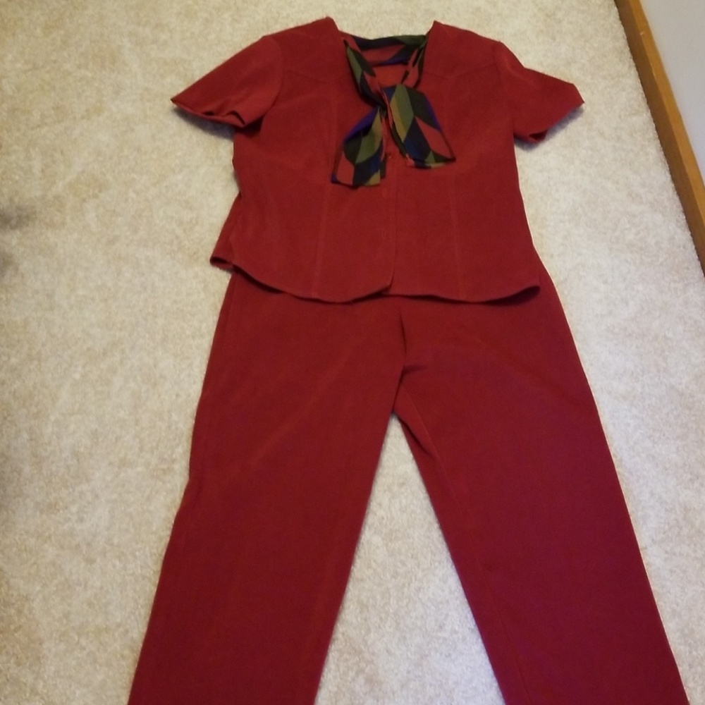 Pants suit